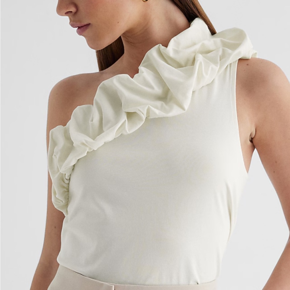 🛍️NWT Puff One Shoulder XL Tank in Beige Color